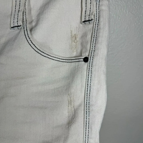 Urban Outfitters BDG High Rise Rolled Cuffed Hem Cream Shorts 3" inseam Size 28 - Picture 5 of 11